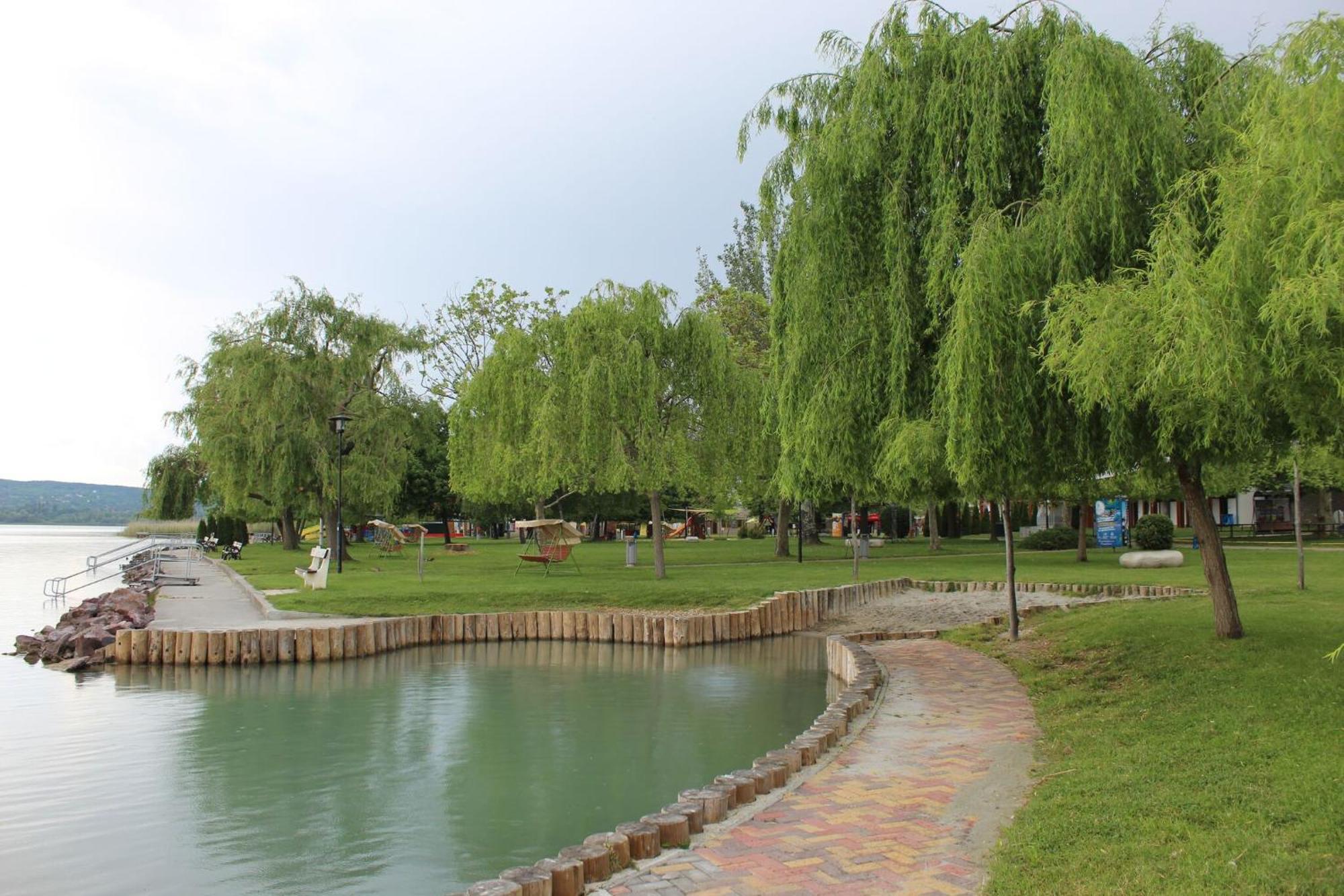Csodakertes Kishaz Balatonfuzfon Exterior foto